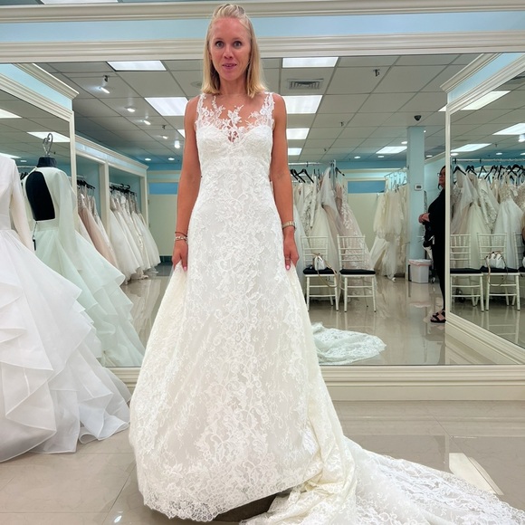 Pronovias Radila UNALTERED Wedding Dress - Picture 8 of 8